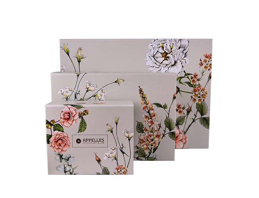 Caja de regalo con cierre magnético floral
