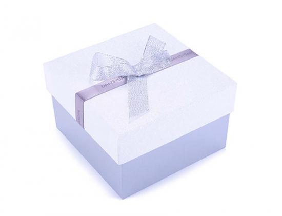 caja de regalo de papel con lazo